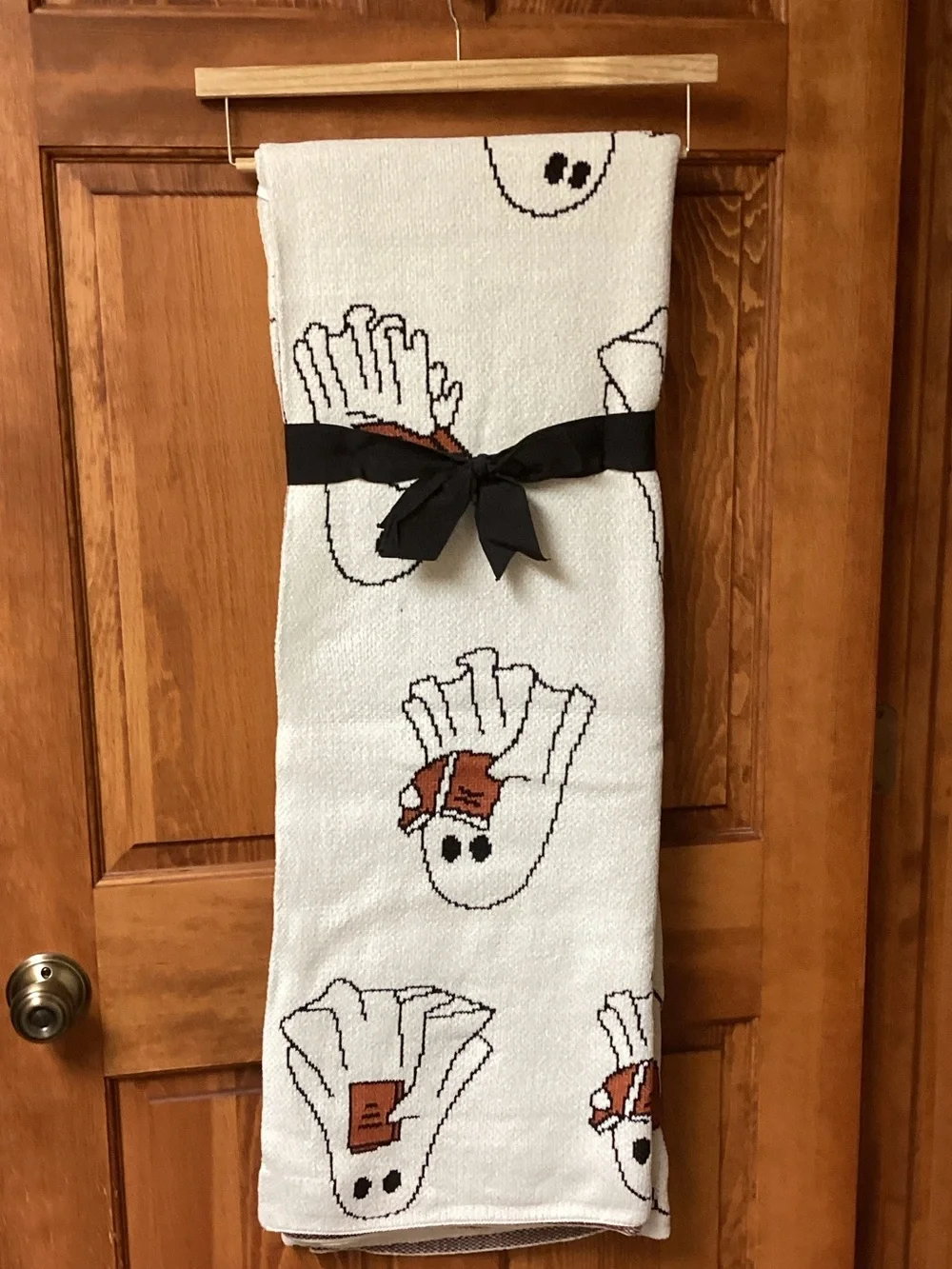 NWT Viral Goblin & Ghoul Ghost Reading a Book Blanket 👻